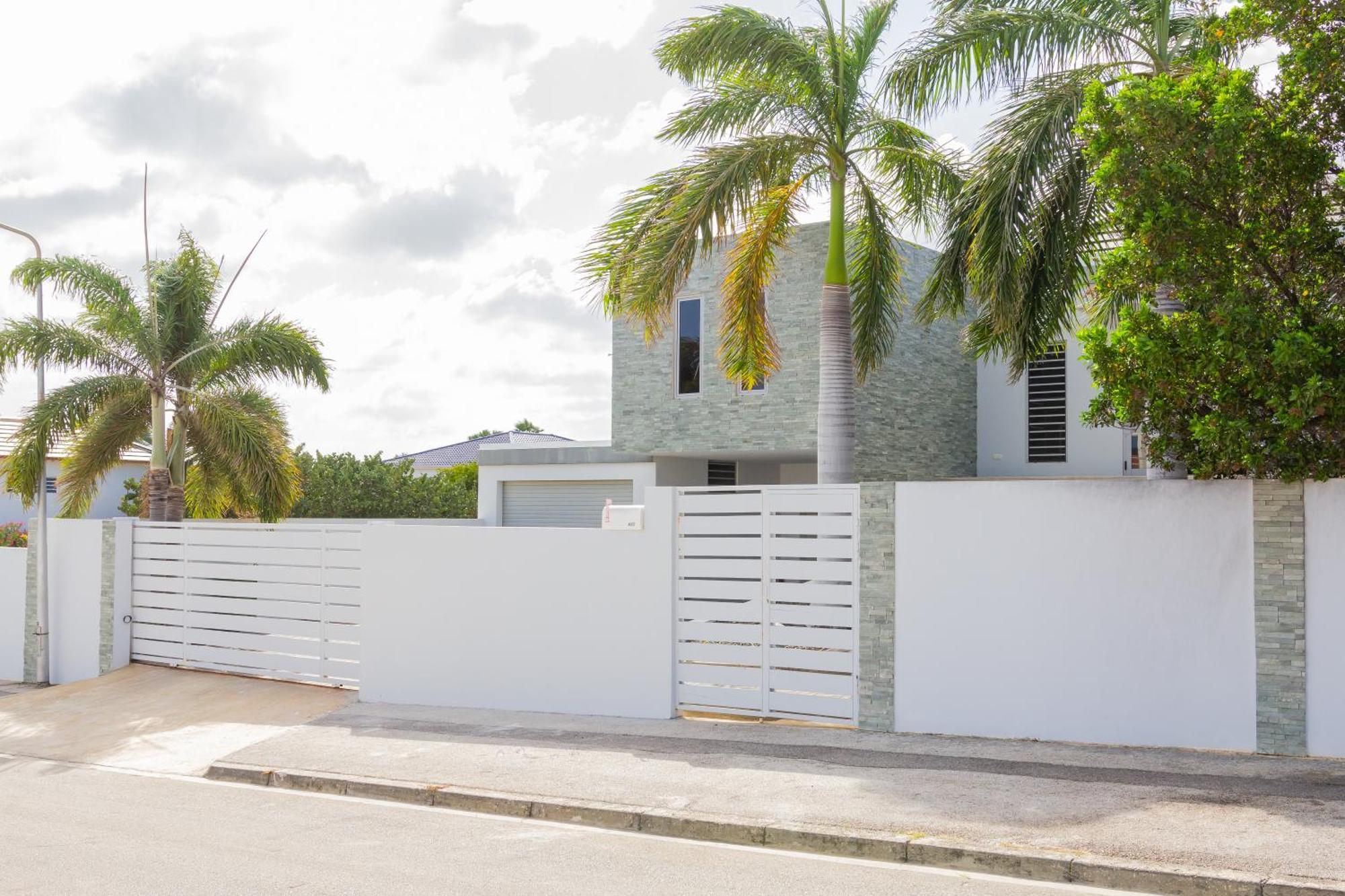Stylish 4 Bedroom Modern Villa Design, Walking Distance From The Beach Jan Thiel Dış mekan fotoğraf
