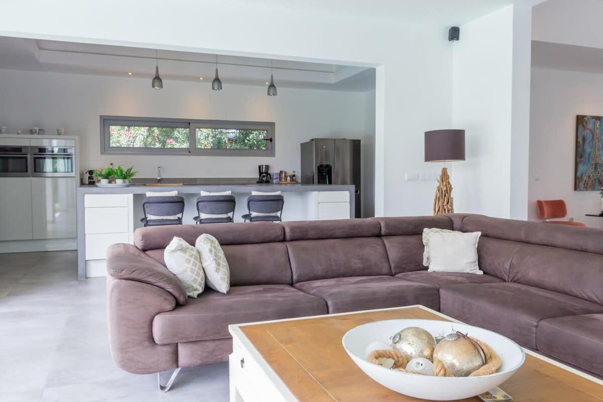 Stylish 4 Bedroom Modern Villa Design, Walking Distance From The Beach Jan Thiel Dış mekan fotoğraf