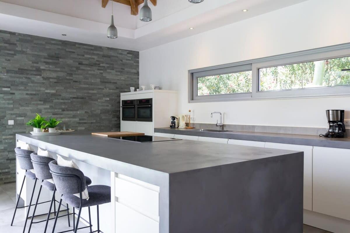 Stylish 4 Bedroom Modern Villa Design, Walking Distance From The Beach Jan Thiel Dış mekan fotoğraf
