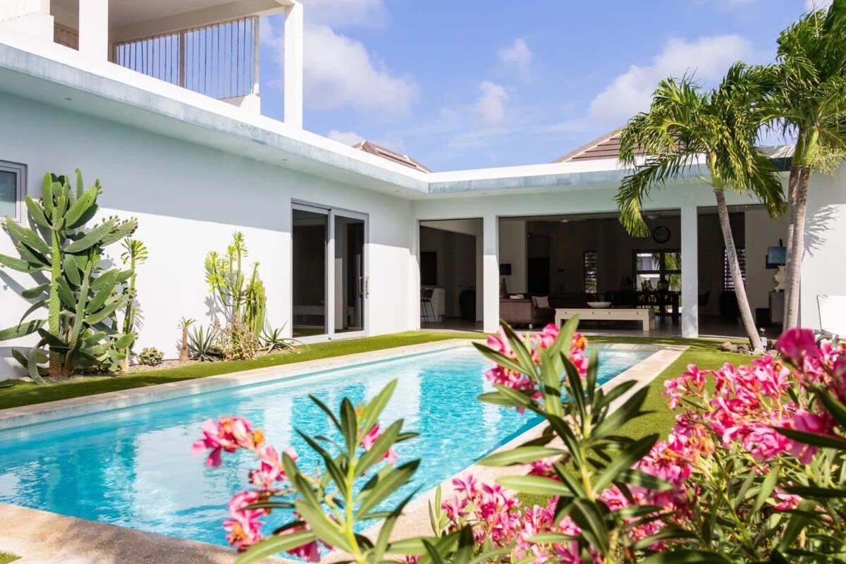 Stylish 4 Bedroom Modern Villa Design, Walking Distance From The Beach Jan Thiel Dış mekan fotoğraf